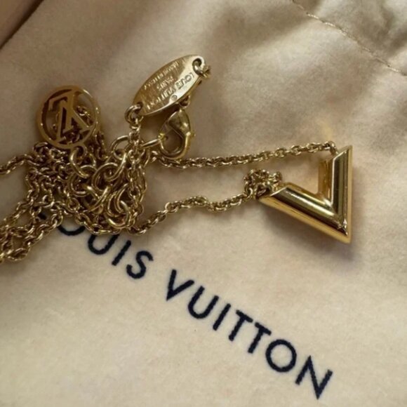 Louis Vuitton Essential V Necklace in Gold - Picture 1 of 5